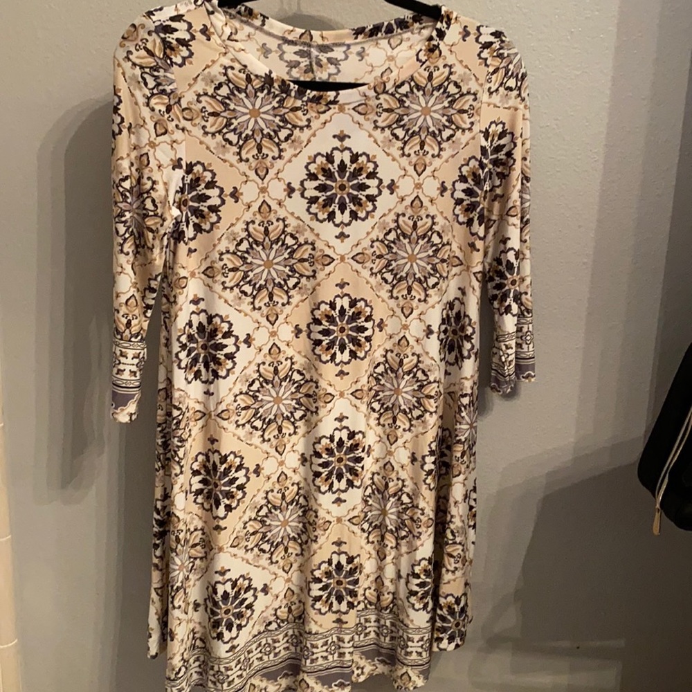 Gray, cream 3 quarter length tunic